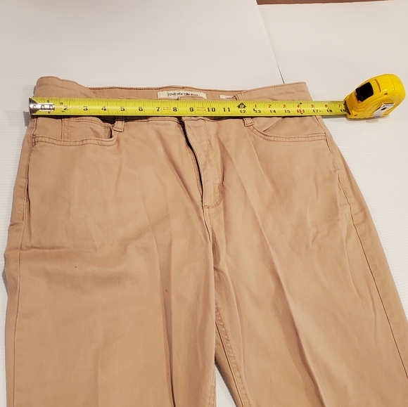 Jones New York  Straight Slimming Beige Jeans size 16 - Picture 4 of 11